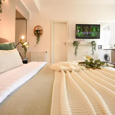 Read All About It - Stylish Central Studio Bucarest Esterno foto