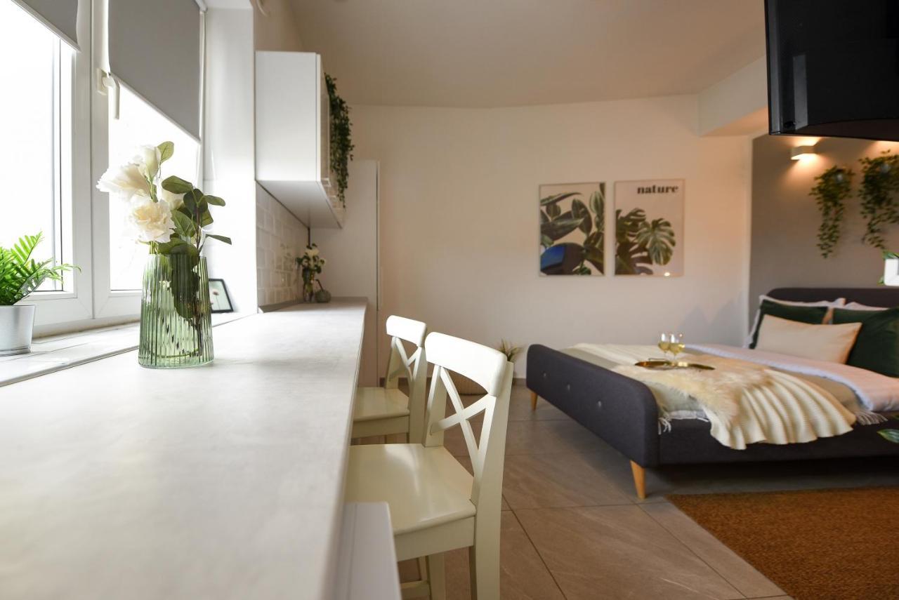 Apartment Read About It - Stylish *